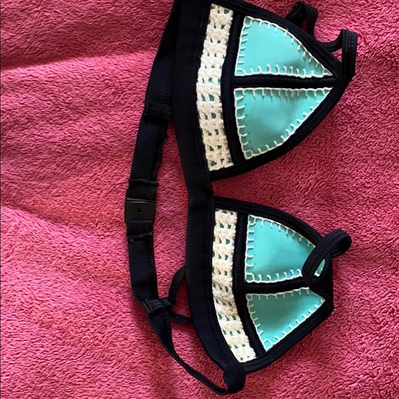 TRIANGL TOOTSIE Aztec Bikini Top - Picture 1 of 3